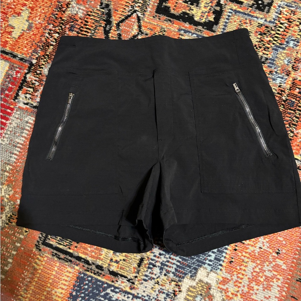 Athleta Trekkie North Midrise Shorts size 6 - Picture 3 of 6